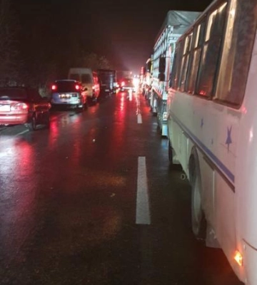 Майже година без руху: траса Одеса-Миколаїв стоїть у багатокілометровій пробці