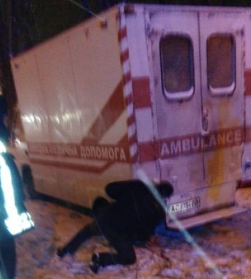 В обласному центрі Волині довелося рятувати карету швидкої допомоги