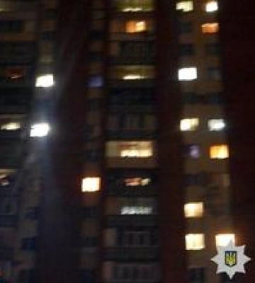 У Полтаві 21-річний чоловік випав з вікна багатоповерхівки