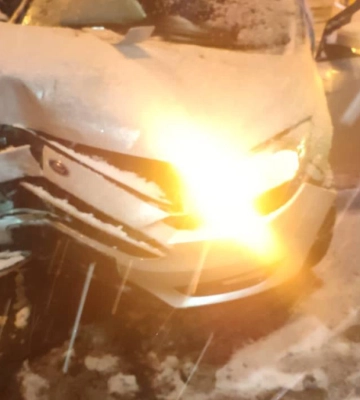 У Франківську водій врізався в електроопору