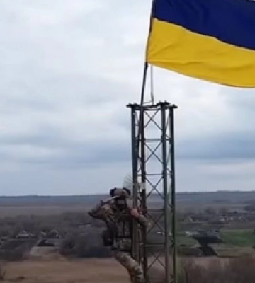 На самому кордоні з РФ у Харківській області підняли прапор України (відео)