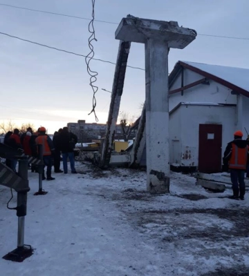 Місце руйнування пішохідного мосту у Кропивницькому привели у безпечний стан