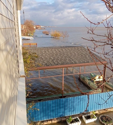 Шторм в Азовском море: треть Мариуполя осталась без электричества, тепла и воды (видео)