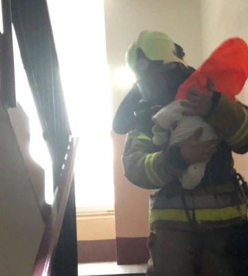 Мать с младенцем спасли из горящего здания на Львовщине
