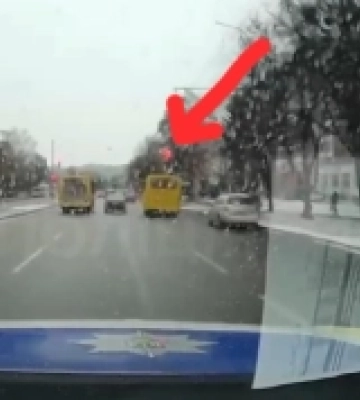 У Луцьку водій маршрутки знехтував забороненим сигналом світлофора
