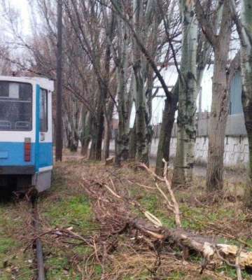 У Дніпрі через негоду електротранспорт курсує із затримками: коментар комунальників У Дніпрі через негоду електротранспорт курсує із затримками: коментар комунальників