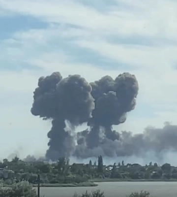 В Севастополе мощный взрыв осветил небо. ВИДЕО