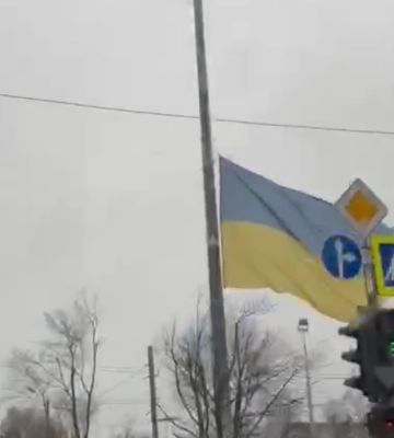 На самому кордоні з РФ у Харківській області підняли прапор України (відео)