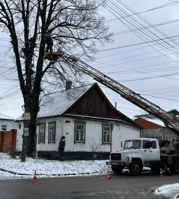 Негода на Дніпропетровщині: близько 15 тисяч домівок залишилися без світла