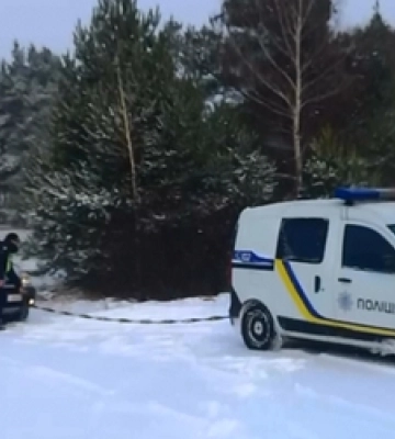 На Волині десятки авто застряли у снігових заметах (відео)