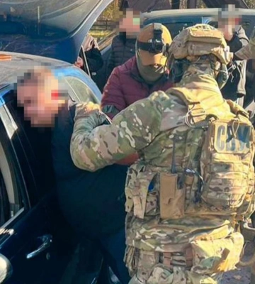 СБУ затримала двох ділків, які хотіли продати російську «трофейну» зброю та вибухівку