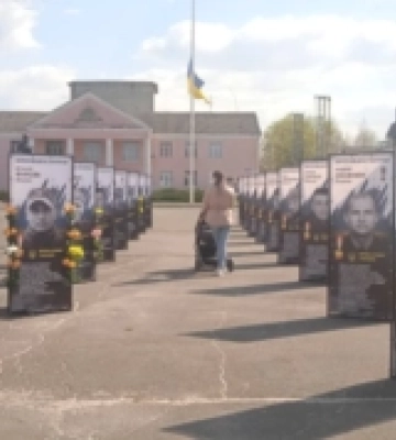 У Березному приберуть з вулиці портрети загиблих захисників