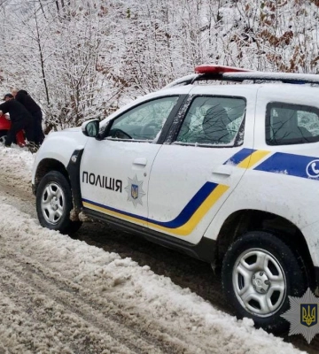 На Хустщині автомобіль потрапив у кювет