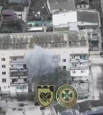 Воїни ЗСУ зруйнували "гніздо" операторів дронів росіян у 5-поверхівці на Херсонщині. ВIДЕО