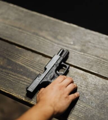 Збував вогнепальну зброю на Кіровоградщині: підозрюють військовослужбовця