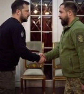 Зеленский наградил военных, защищающих левый берег Херсонской области – видео