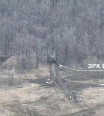 Прилет снаряда GMLRS по российской ЗРК &quot;Бук-М1&quot; на Донецком направлении. ВИДЕО