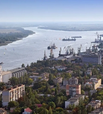 Російські війська атакують Херсон, у прибережних районах чути вибухи Російські війська атакують Херсон, у прибережних районах чути вибухи