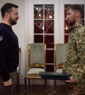 Зеленський нагородив військовослужбовців у Херсоні (відео)