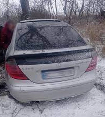 На Львівщині легковик влетів у дерево, травмоване немовля та 5-річний хлопчик (ФОТО)