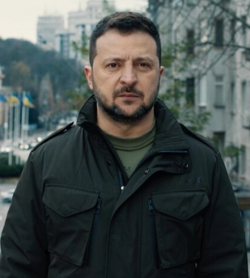 «Тільки сильні можуть бути єдиними». Зеленський привітав українців з Днем гідності та свободи (відео)