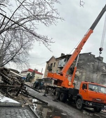 Ракетний удар по Донеччині: З-під завалів дістали тіло 61-річного загиблого