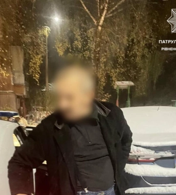 Патрульні у Рівному оперативно повернули додому чоловіка