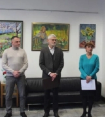 «Пензлем за мир»: у Генконсульстві Угорщини в Ужгороді експонували нову виставку