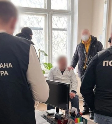 На Одещині лікар за 5 500 доларів виготовляв фіктивні документи для ухилянтів