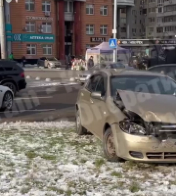 На столичній Оболоні при зіткненні трьох автівок помер чоловік