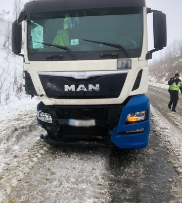 На смілянській трасі зіштовхнулися легковик і вантажівка. Серед постраждалих є дитина