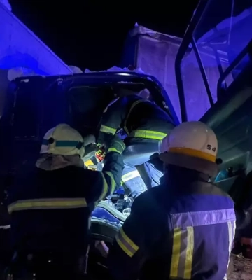У Дніпропетровській області зіткнулися два вантажних автомобіля: є постраждалі