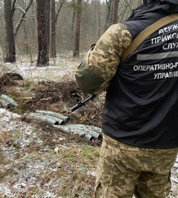 Прикордонники Краматорського загону виявили на Харківщині ворожий схрон з боєприпасами (Фото)