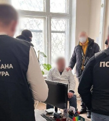 На Одещині лікаря затримано за виготовлення фіктивних документів для звільнення зі служби (Фото)