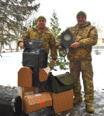 Тепловізійні приціли та пошукові прожектори: військові отримали чергову допомогу від Луцької міськради