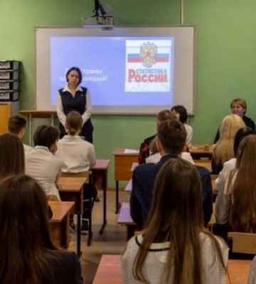 В Мелитополе учителя-предатели указывают школьникам, с кем им общаться