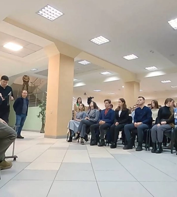 Президент зустрівся з миколаївськими студентами і розповів про відбудову вишів в Україні
