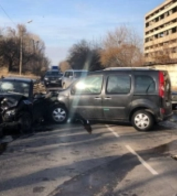 В Одесі сталася потрійна ДТП, є постраждалі