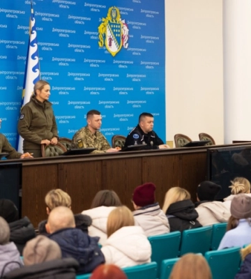 Повернути додому найдорожчих: у Дніпрі родини зниклих безвісти та полонених зустрілися з профільним координаційним штабом