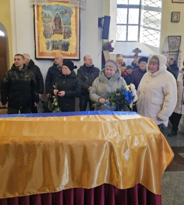 Загинув у ДТП на Харківщині: Полтава провела в останню дорогу 33-річного військового Дмитра Москаленка