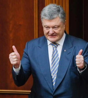 Во Львове женщина покусала полицейского, прорываясь к Порошенко