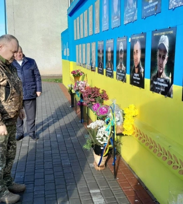 Мамі та дружині загиблих Героїв з Волині вручили їхні посмертні нагороди