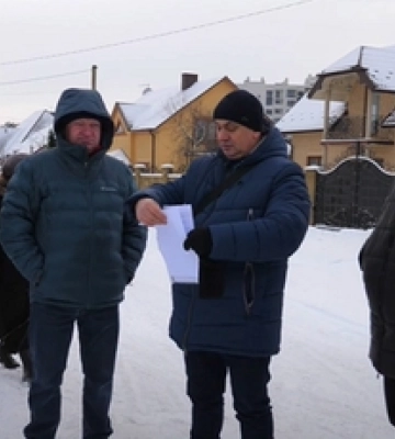 У селі біля Луцька обурені люди вийшли на дорогу: що вимагають (відео)