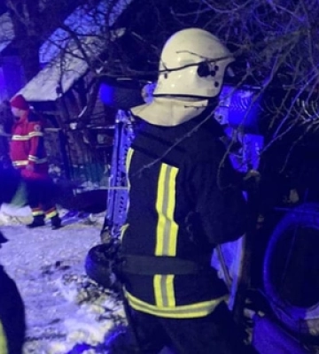 У Шацьку перевернувся автомобіль: водія деблокували рятувальники 