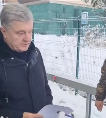 Порошенка не випустили з України. Скандал на кордоні (відео)