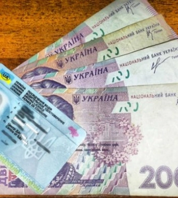 Поліція на Закарпатті піймала водія, який купив права в Інтернеті