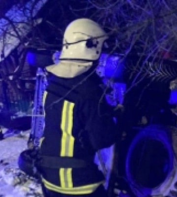 У Шацьку на Волині перекинувся автомобіль: водія з кабіни визволяли рятувальники