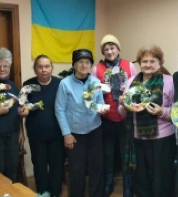 Слухачі шацького університету третього віку, що на Волині, виготовляли новорічні прикраси