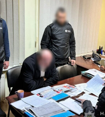 Чиновника Чернігівської міськради затримали за підозрою в отриманні хабаря
