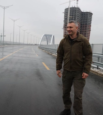 В Киеве частично открыли движение на Подольско-Воскресенском мосту